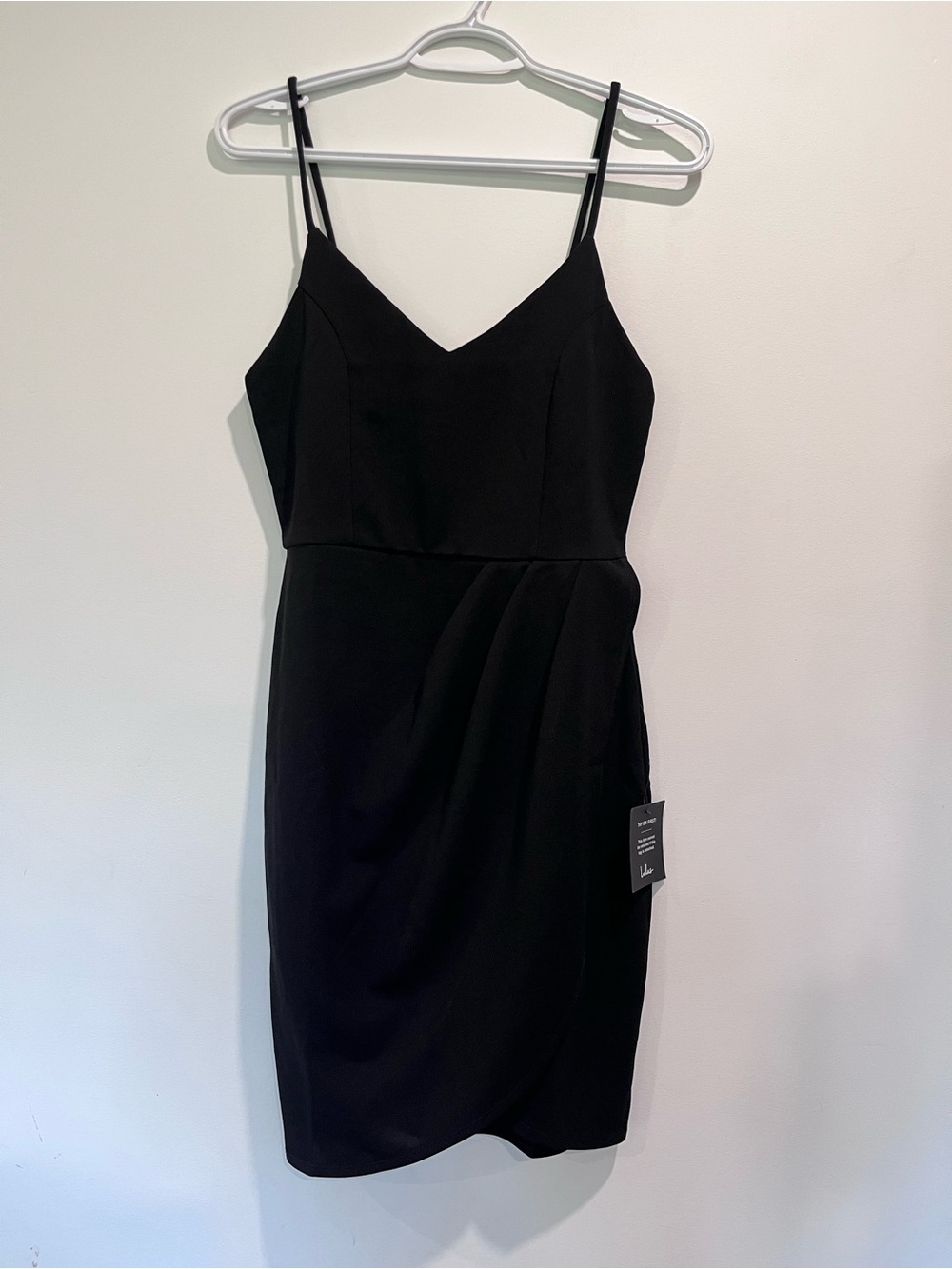 NWT Womens M Lulu's Black Spaghetti-Strap V-Neck Mini Dress Faux Wrap Skirt